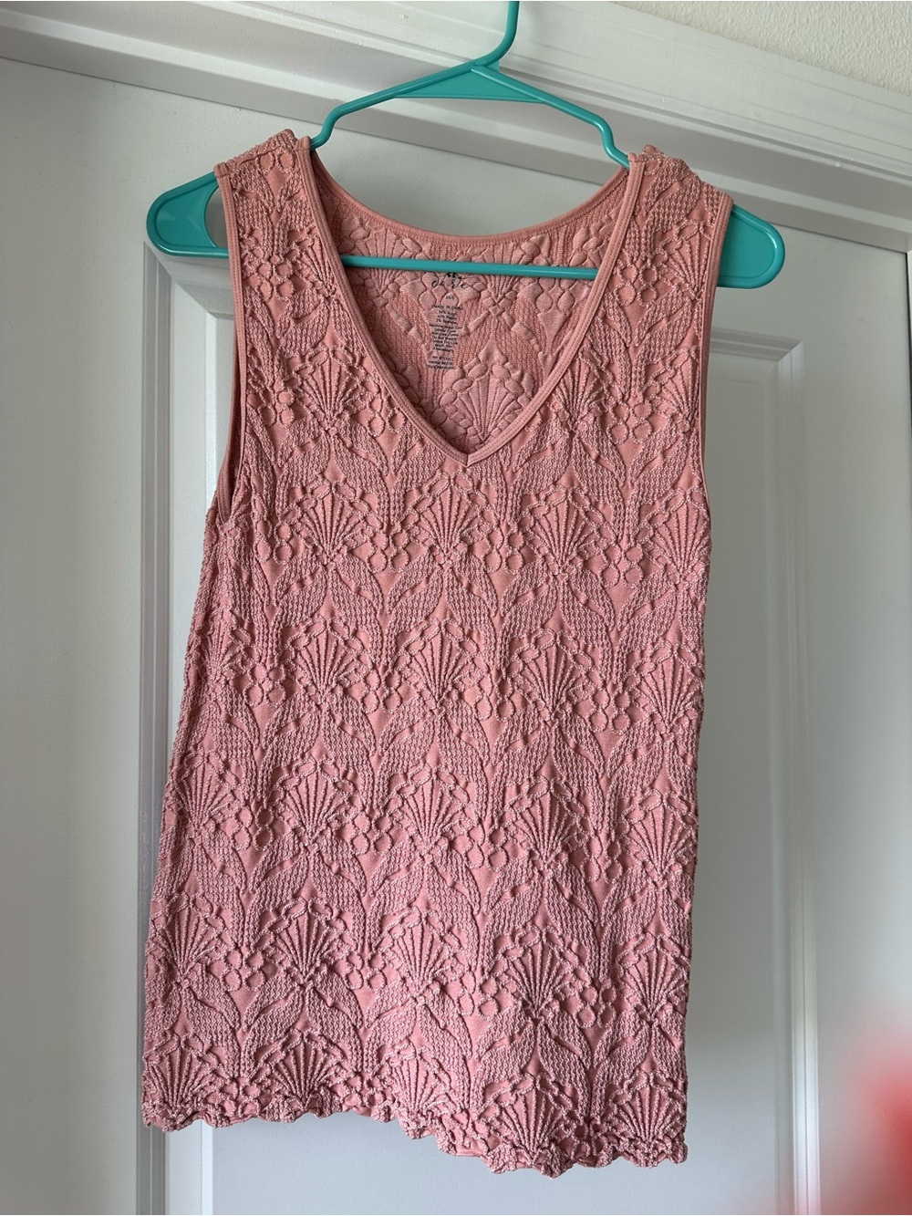 BKE Pink Crochet Lace V-Neck Tank Top